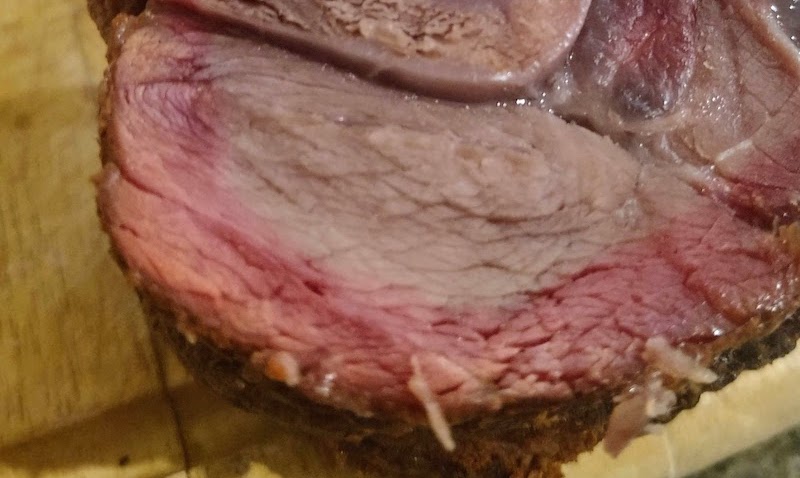 Smoke ring on beef shin in experiment cook